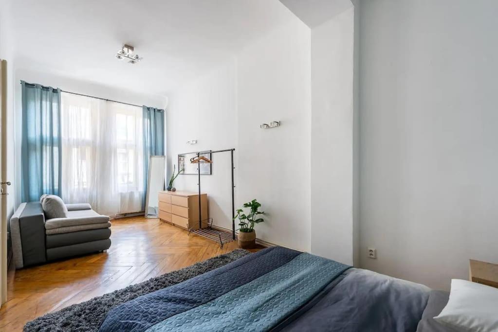 Spacious With Balcony At Wenceslas Sq Praga