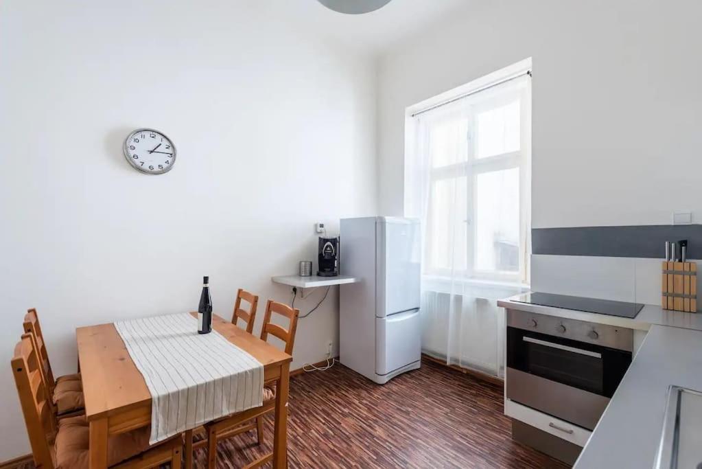 Spacious With Balcony At Wenceslas Sq Apartamento Praga
