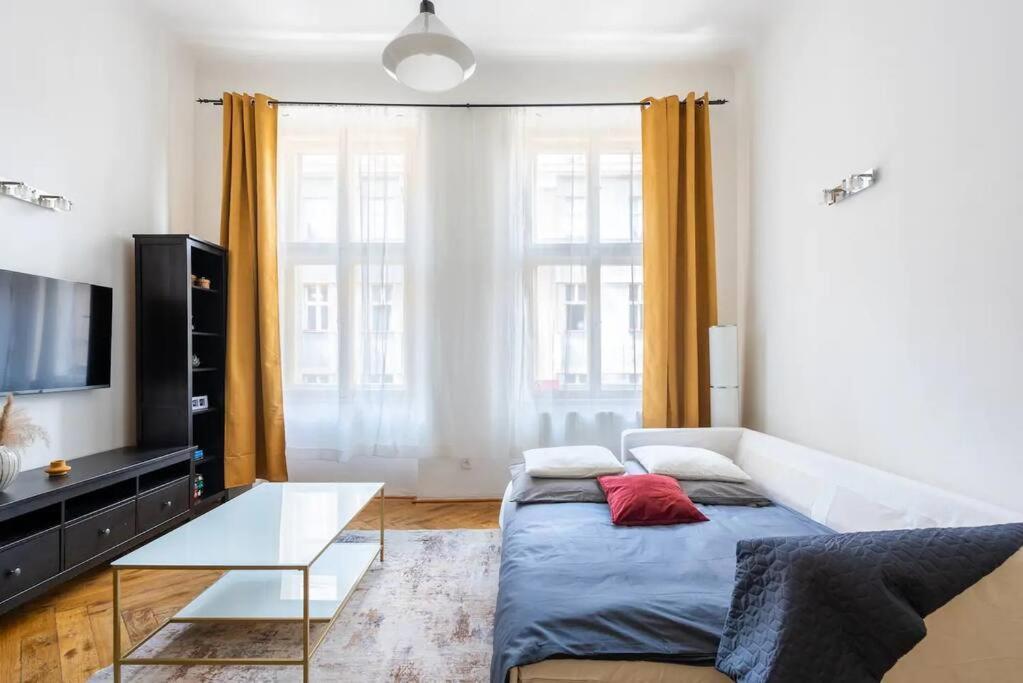 Apartamento Spacious With Balcony At Wenceslas Sq *
