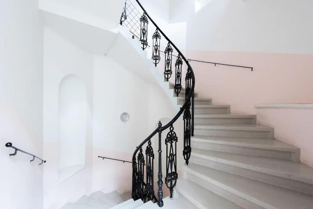 Appartamento Spacious With Balcony At Wenceslas Sq